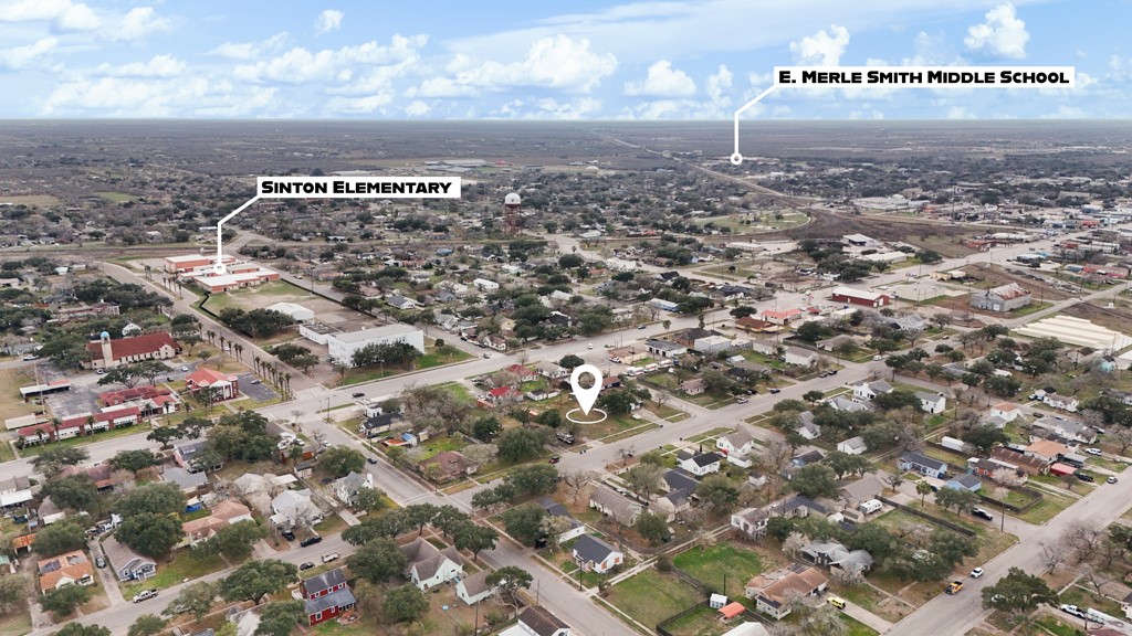 808 E Market St Property Photo 12