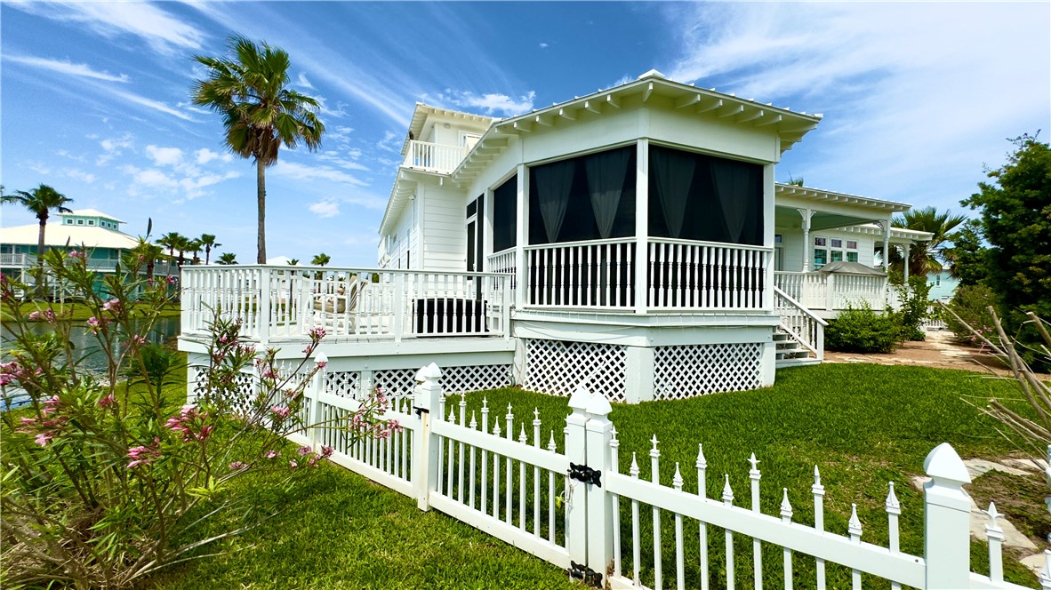 4820 Sanibel Property Photo 2
