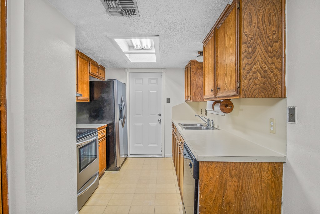 11918 Black Peak Dr Property Photo 3