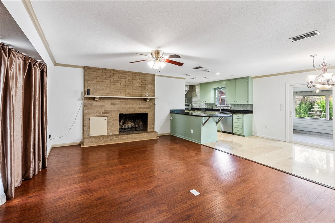 1303 Amy St Property Photo 6