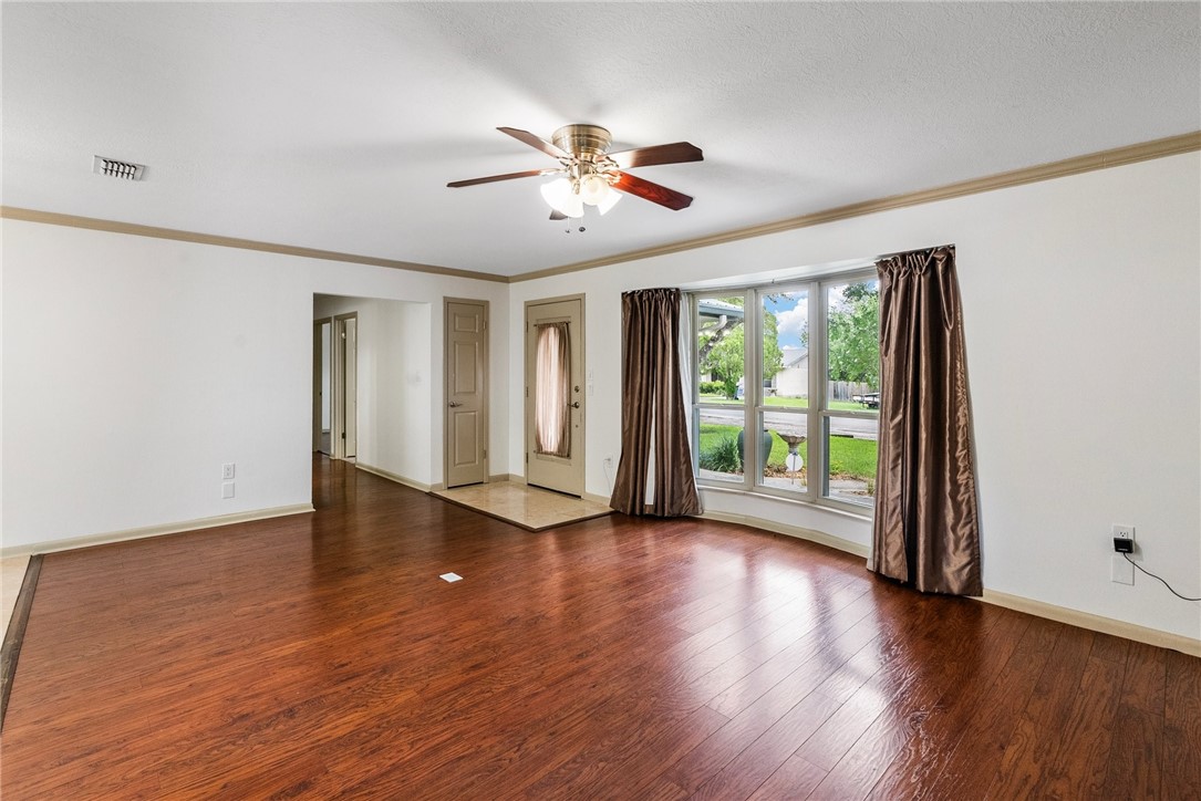 1303 Amy St Property Photo 8