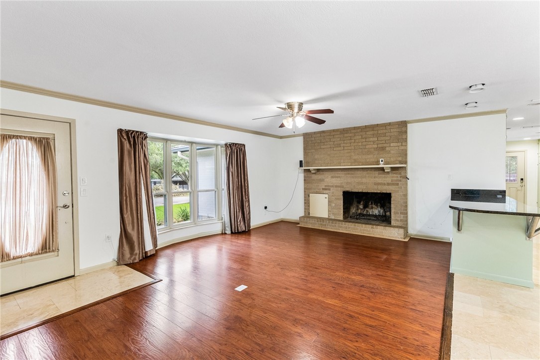 1303 Amy St Property Photo 9