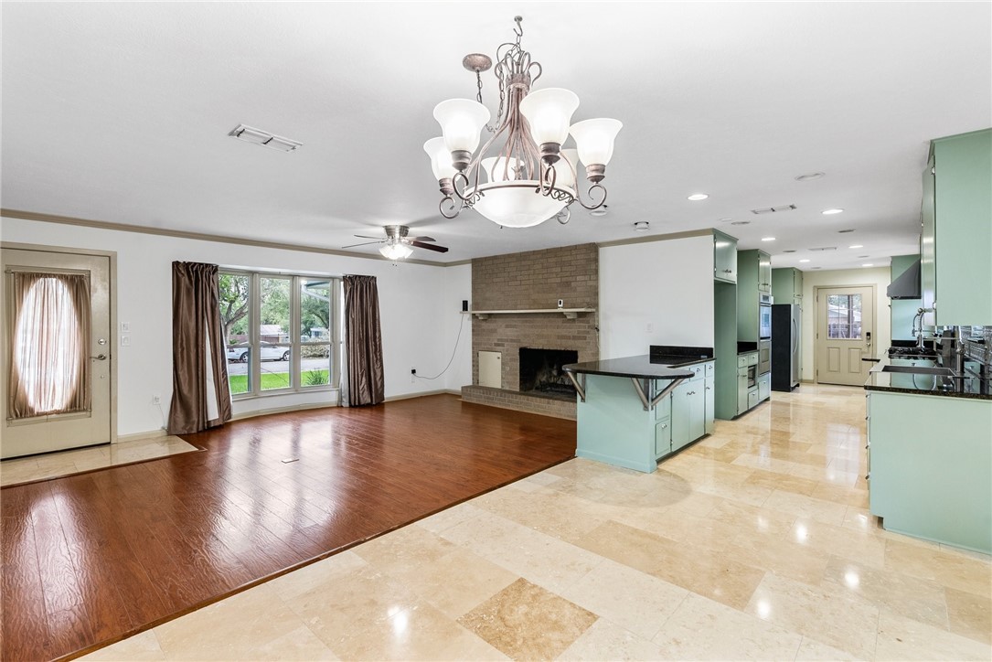1303 Amy St Property Photo 11