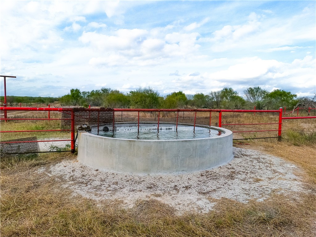 953 Fm-799 Property Photo 4