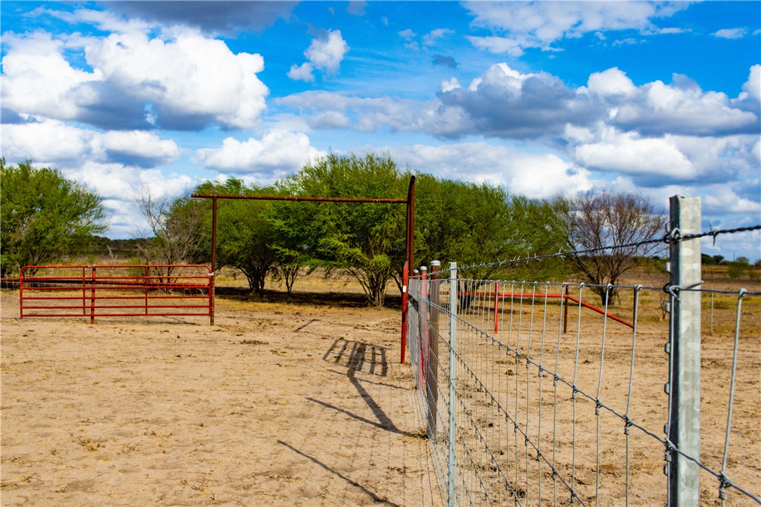 953 Fm-799 Property Photo 5