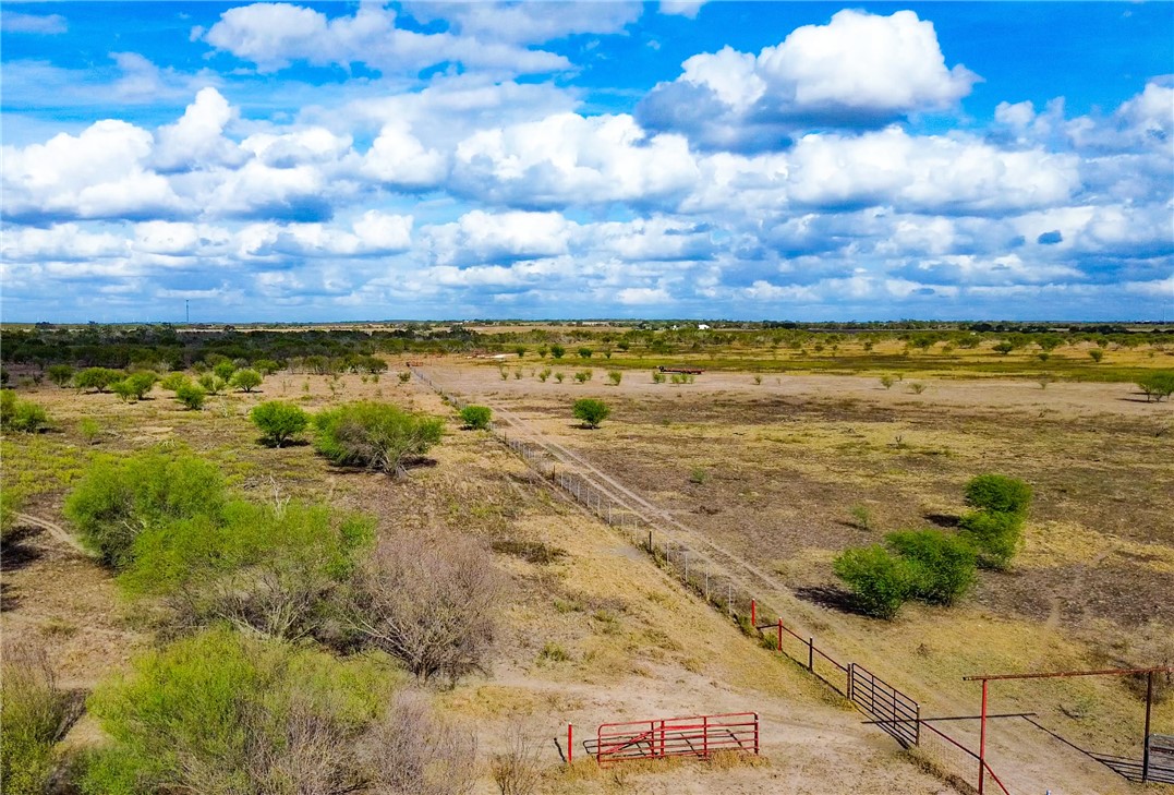 953 Fm-799 Property Photo 7