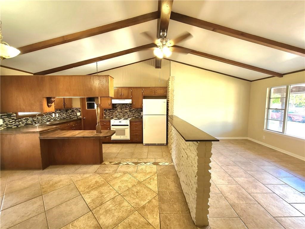 1305 Dallas St Property Photo 6