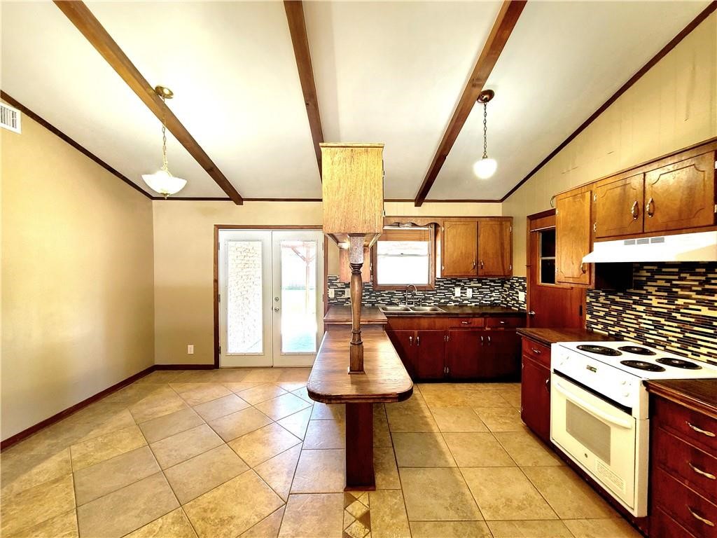 1305 Dallas St Property Photo 7