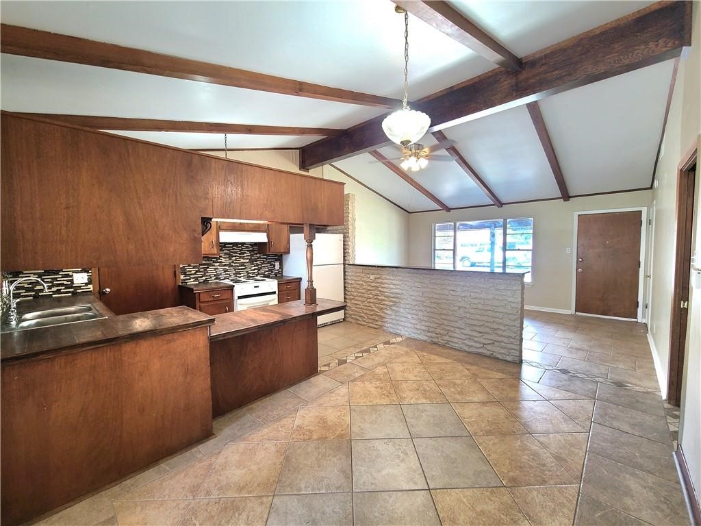 1305 Dallas St Property Photo 9