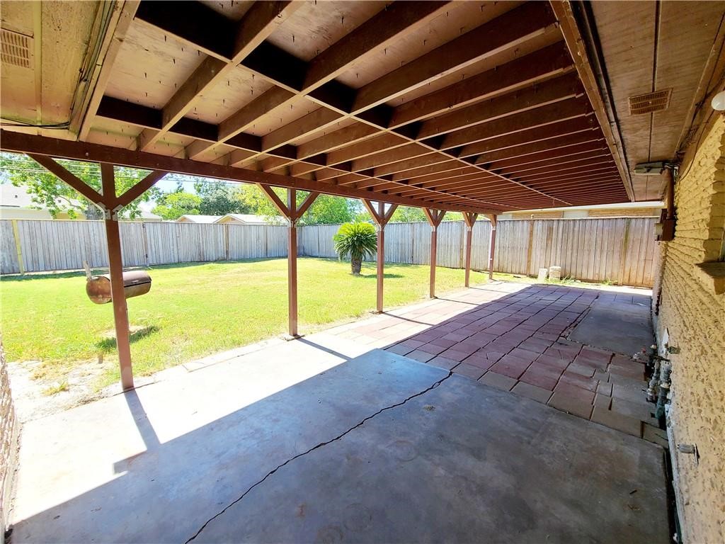 1305 Dallas St Property Photo 15