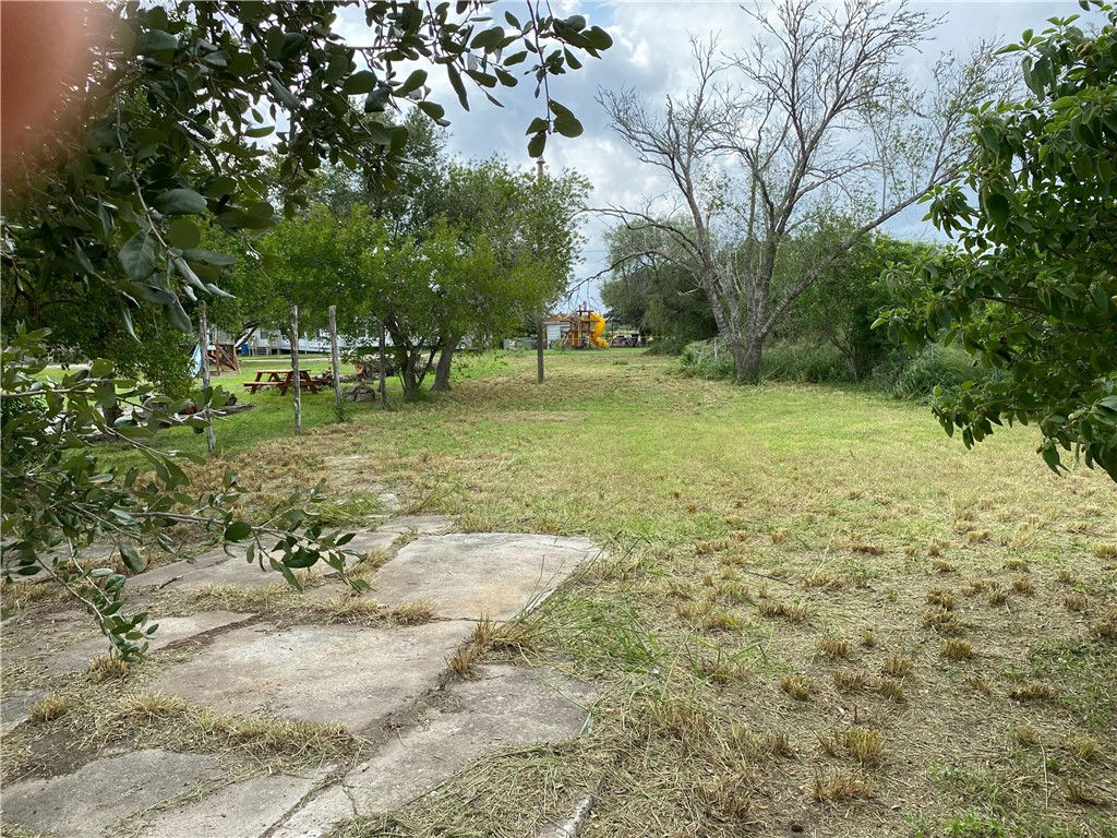 806 W 3rd St W Property Photo 6