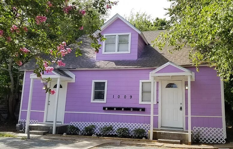 1009 Laredo St Property Photo
