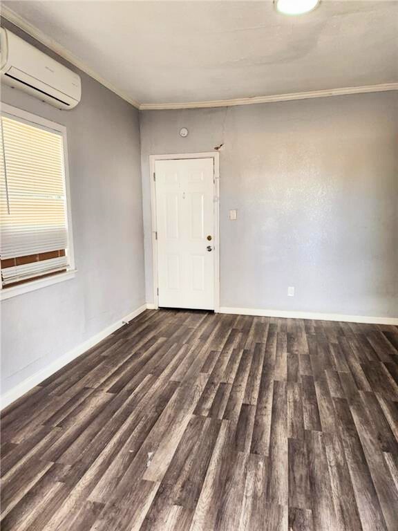 1009 Laredo St Property Photo 2