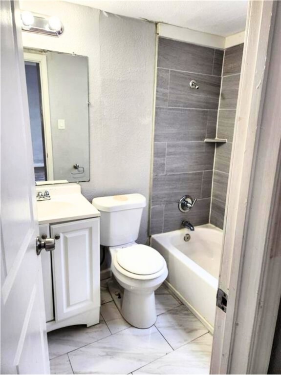 1009 Laredo St Property Photo 6