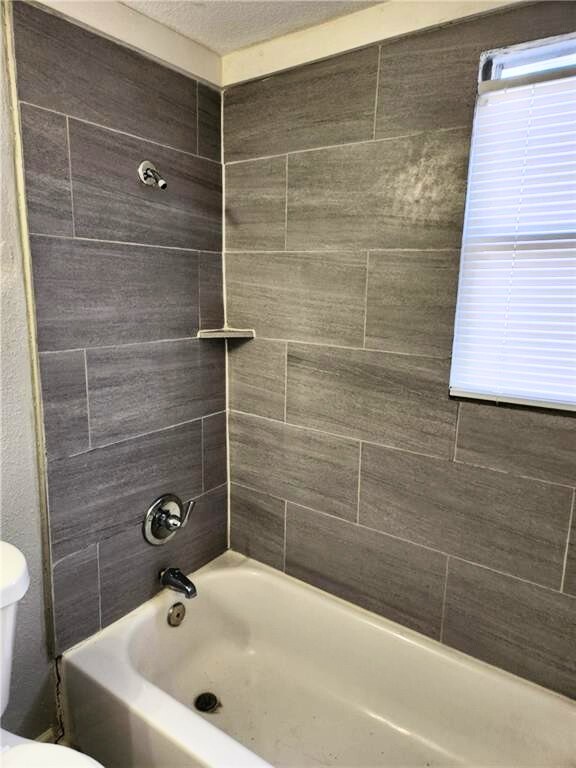 1009 Laredo St Property Photo 7