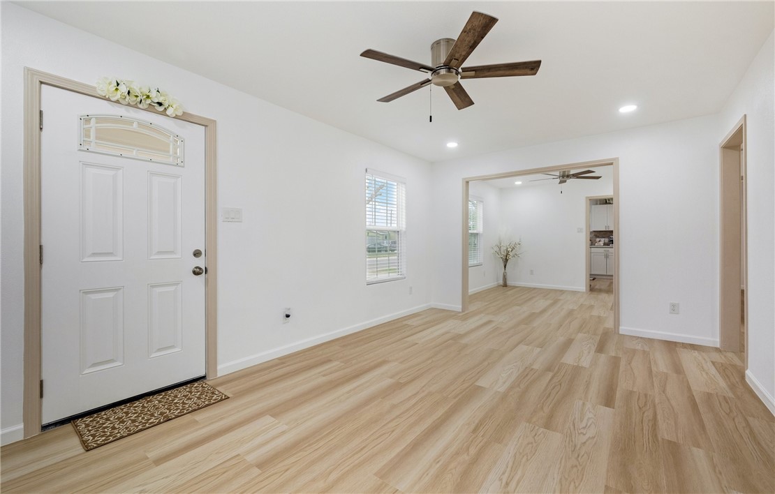 1418 Ormond Dr Property Photo 3