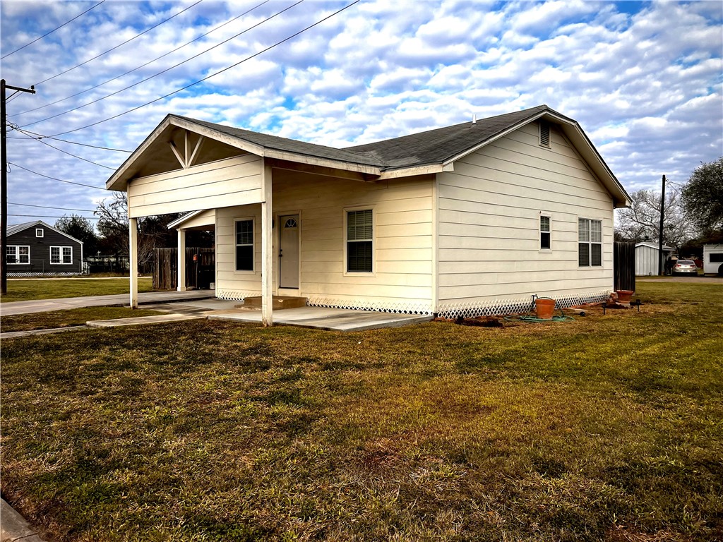 304 Peter St Property Photo 11