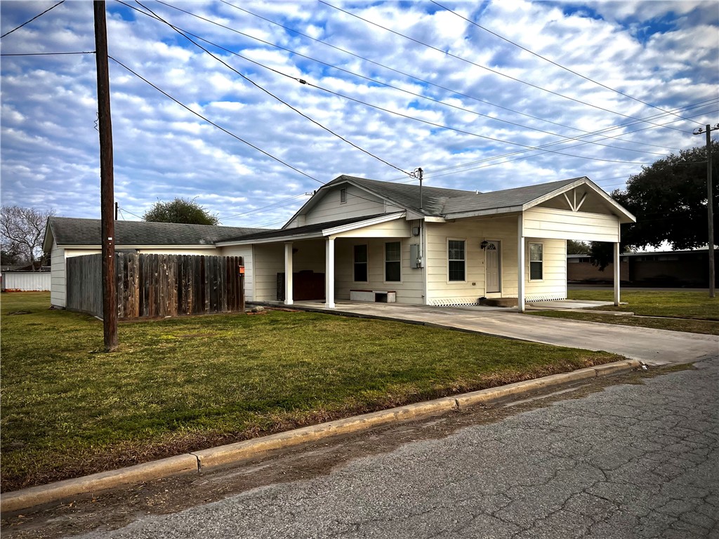 304 Peter St Property Photo 14
