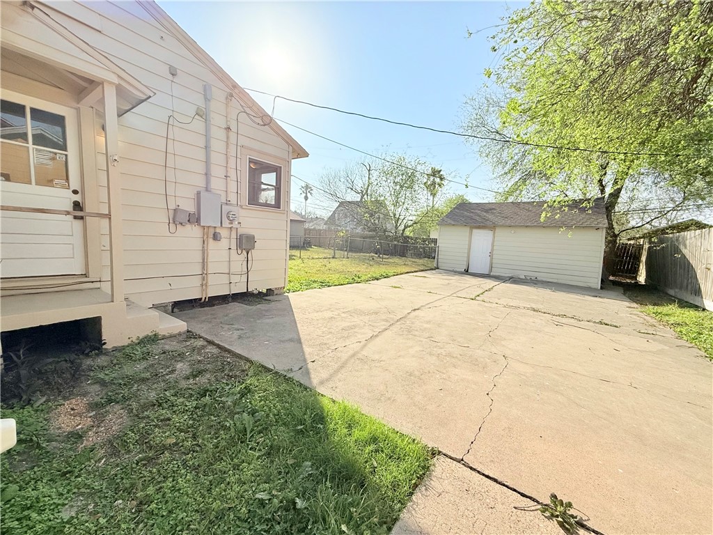 337 Baker Dr Property Photo 3