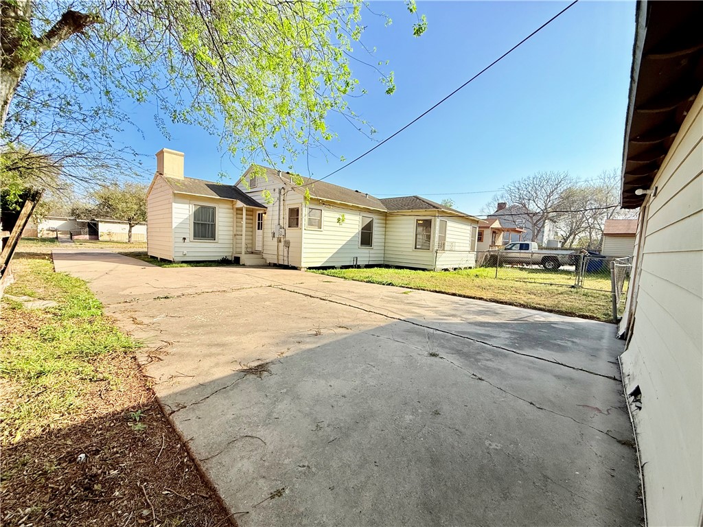 337 Baker Dr Property Photo 4