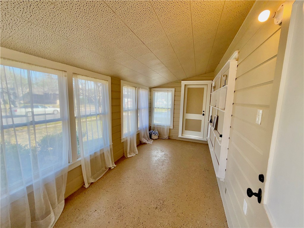 337 Baker Dr Property Photo 8