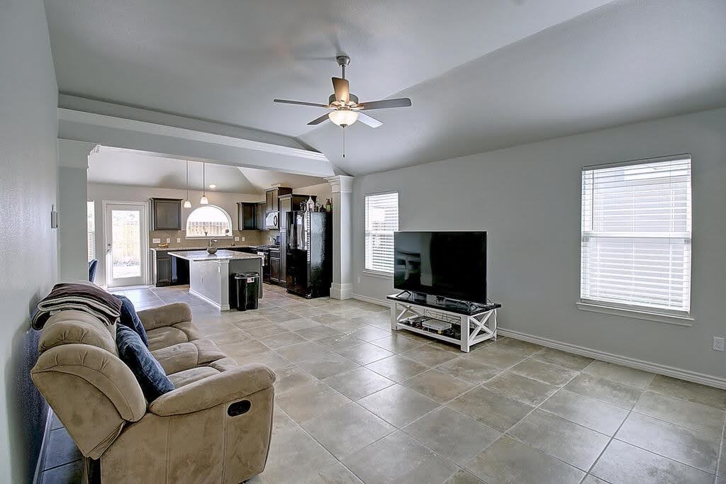 6806 Witts Way Property Photo 3