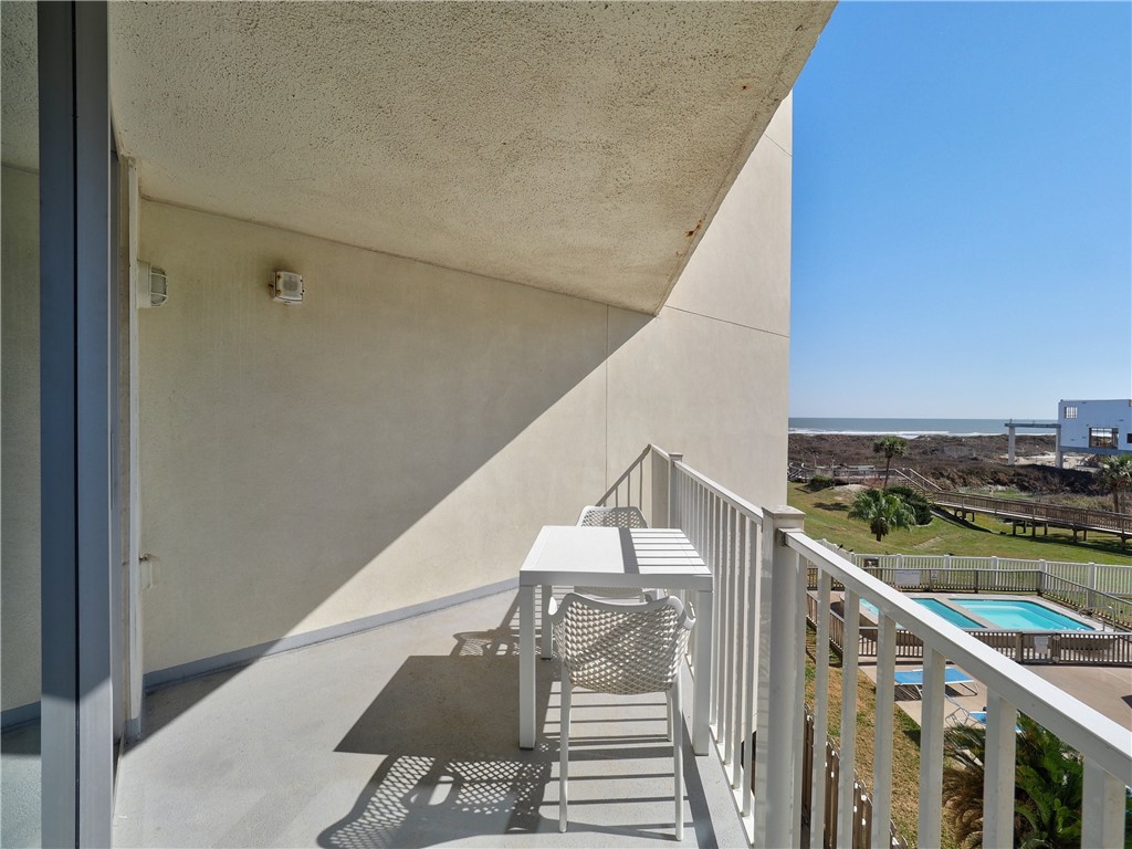 800 Sandcastle Dr 215 Property Photo 12