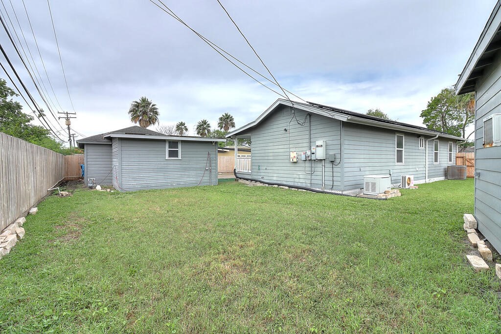 4217 Center Dr Property Photo 36