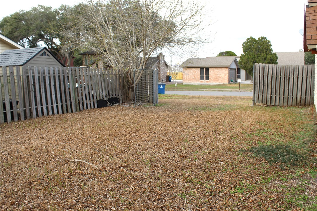 2223 Aspen Dr Property Photo 8