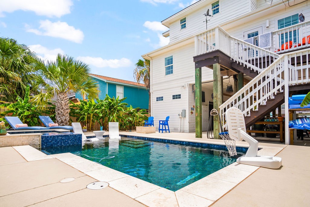 650 Dolphin Circle Property Photo 2