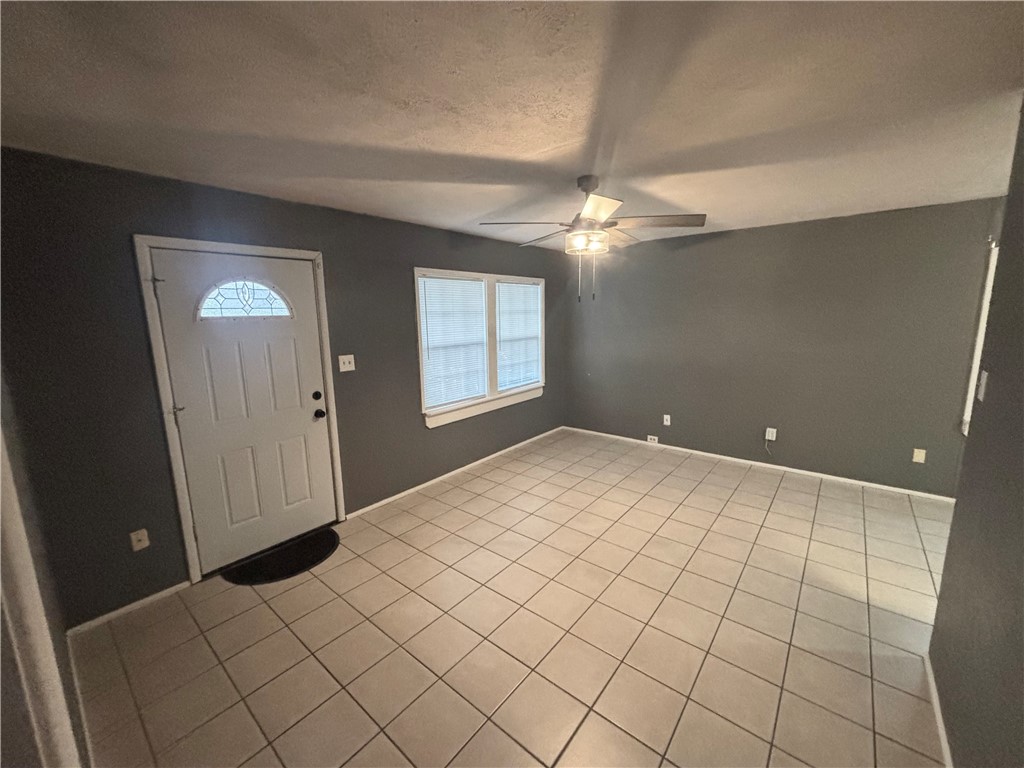 4010 Robinhood Dr Property Photo 3