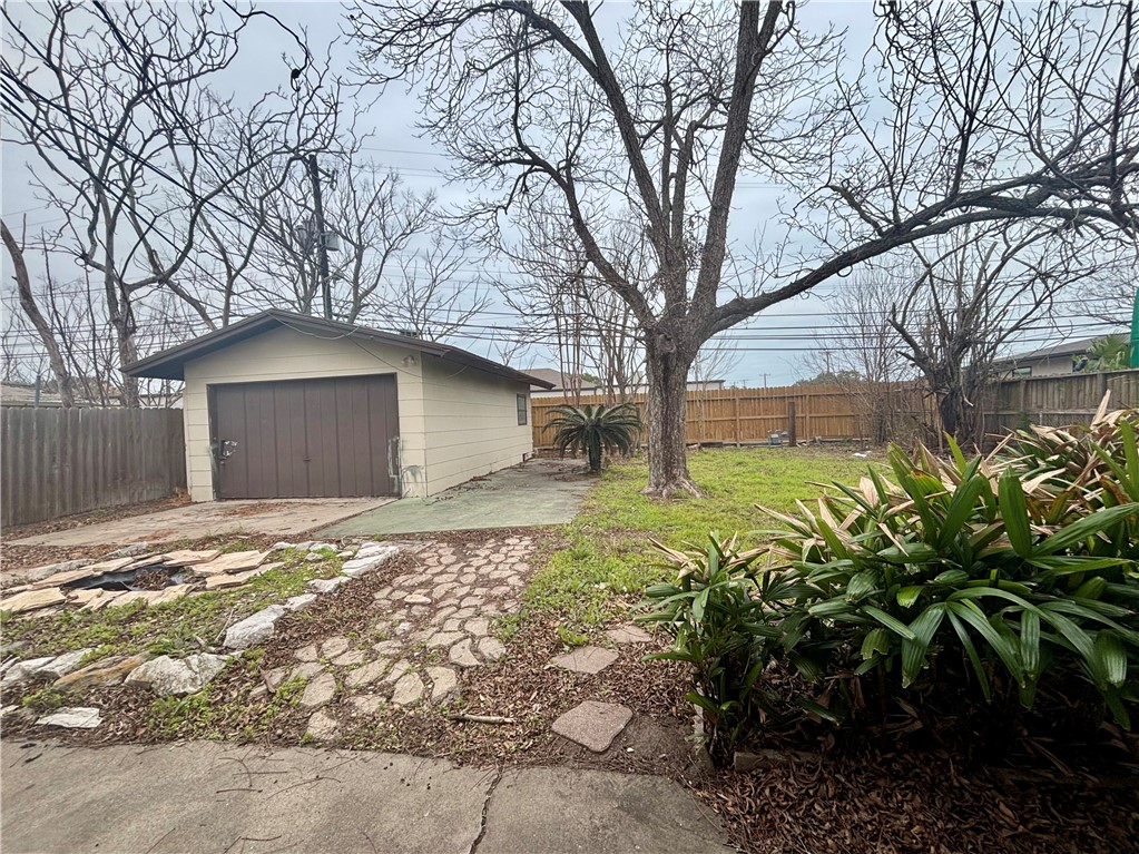 4010 Robinhood Dr Property Photo 12