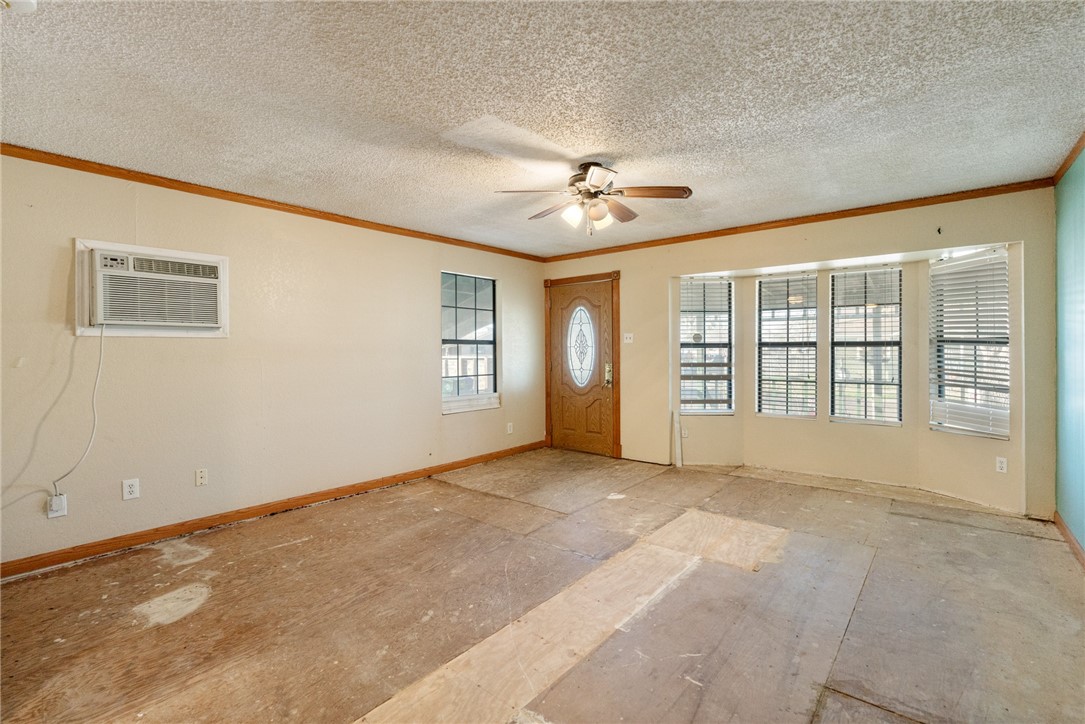 3073 Reyna St Property Photo 6