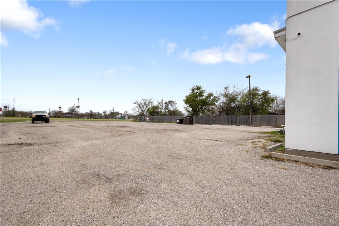 115 S University Blvd Property Photo 22