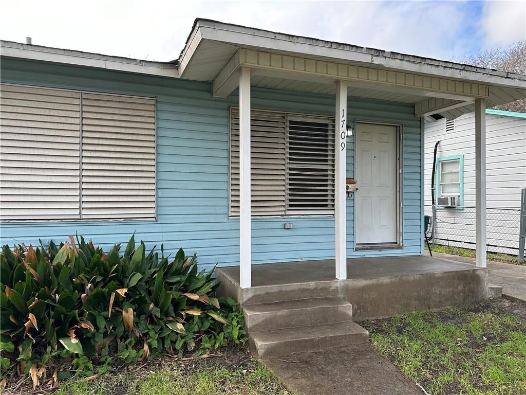1709 Islla Dr Property Photo 2