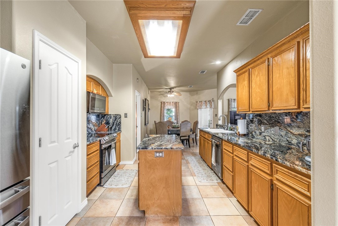 15825 Vincent Dr Property Photo 13
