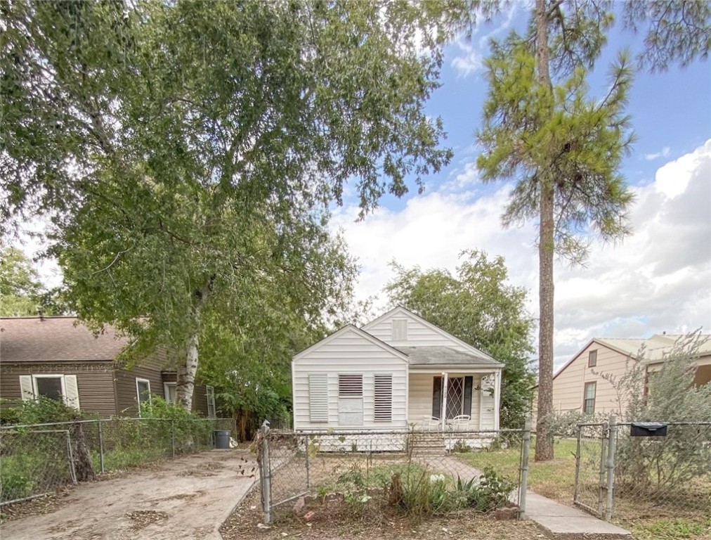 1133 Gresham Property Photo