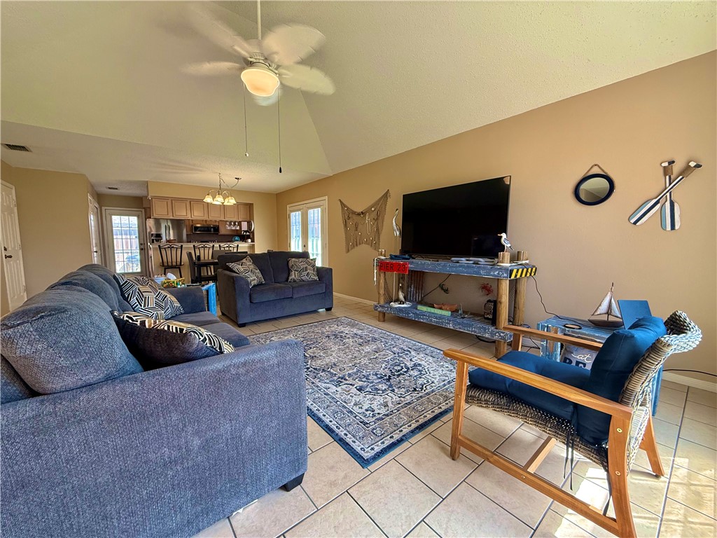 2303 Naples Dr Property Photo 4