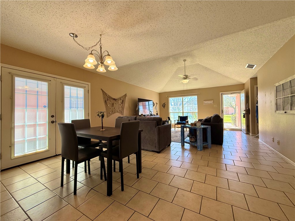 2303 Naples Dr Property Photo 5