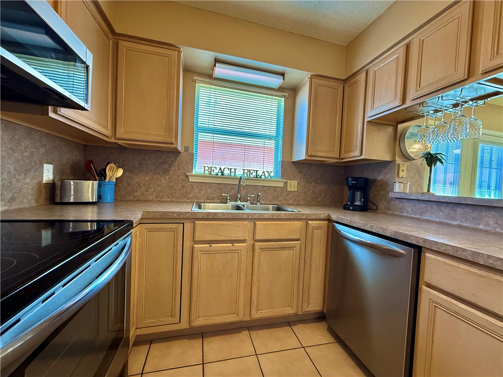 2303 Naples Dr Property Photo 7
