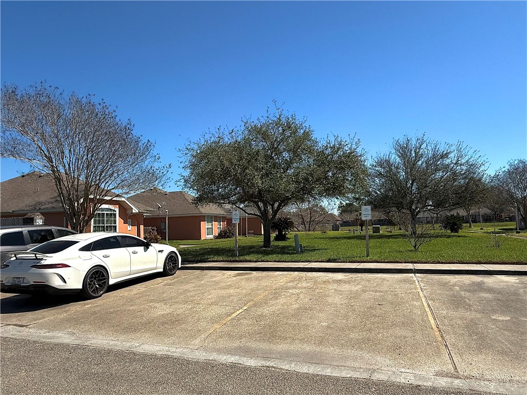 2303 Naples Dr Property Photo 24