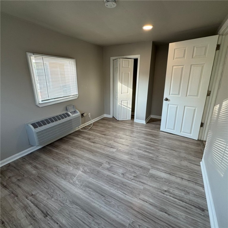 2534 Tarlton St Property Photo 5