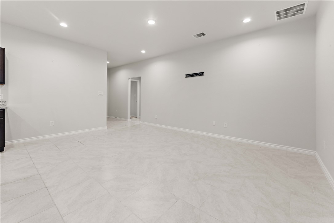 2313 Sky Crest Dr Property Photo 2