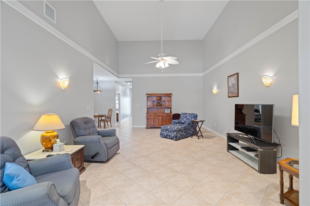 2 Olde Towne Property Photo 6