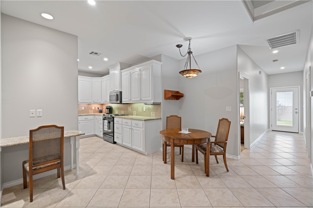 2 Olde Towne Property Photo 7