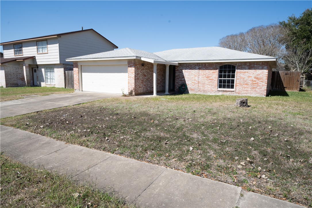 3721 N Creek Cr Property Photo 2
