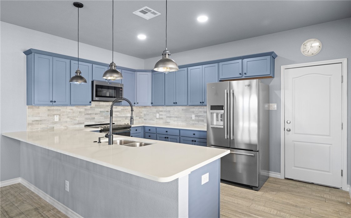 15217 Windward Dr 401 Property Photo 5