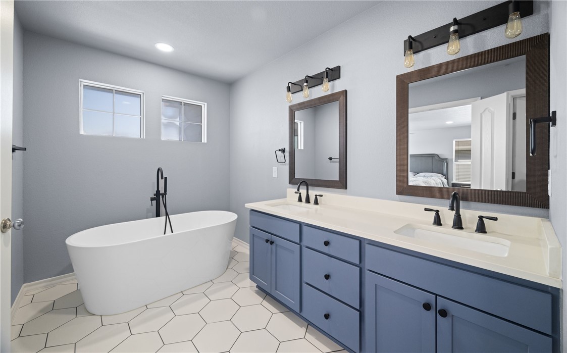 15217 Windward Dr 401 Property Photo 10