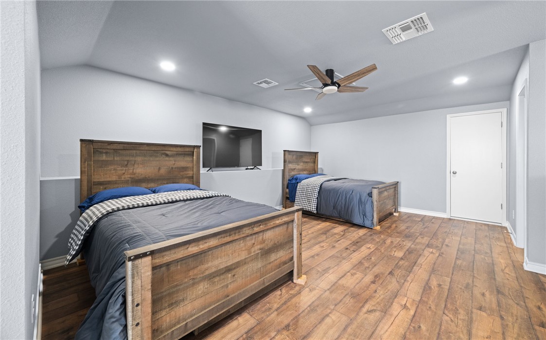 15217 Windward Dr 401 Property Photo 17