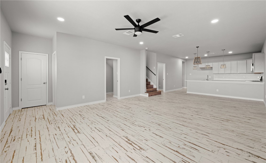 15217 Windward Dr 402 Property Photo 6
